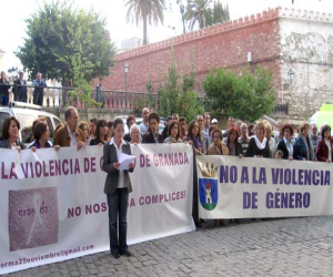 El pleno del Ayuntamiento de Alhama declara dos días de luto oficial por la muerte violenta de Fatiha el Khatiri