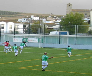 La UD Alhameña empata en Iznalloz