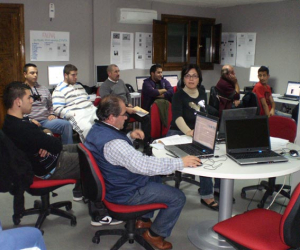 Los alumnos del curso de electricista se aplican en la tecnología
