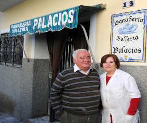 Cierra la panadería Palacios. Antonio y Manuela se despiden en enero