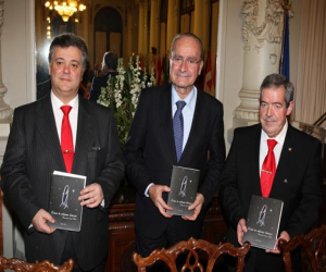 Andrés García Maldonado presentó la antología poética 'Rimas de las sábanas blancas'  de Francisco Cuns, así como la nueva editorial que representa