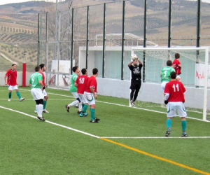 La UD Alhameña comenzó ganado y terminó perdiendo