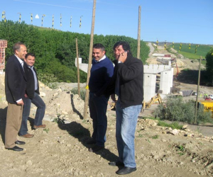 Los empresarios alhameños que desarrollaron trabajos en el tramo de carretera Santa Cruz-Alhama, se reunieron con el alcalde de Alhama 