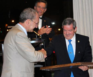 Andrés García Maldonado, recibe el premio “Andaluz de primera”
