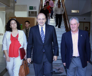 Sebastián Pérez hace su primera visita a Alhama como presidente de la Diputación