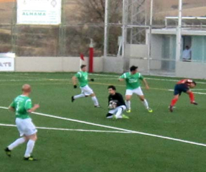 Dos graves errores arbitrales merman de nuevo a la UD Alhameña