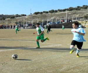 El Jayena CF ofrece a su afición una gran victoria y se clasifica matemáticamente para la Liguilla de ascenso