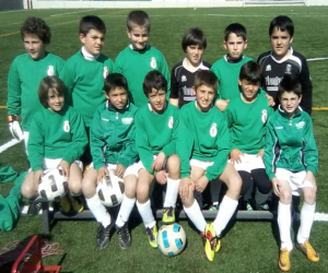 La UD Alhameña puntua gracias a los benjamines