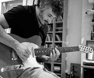 Músicos en la sombra: Víctor Sánchez, el guitarrista de Lapido, hijo de alhameños