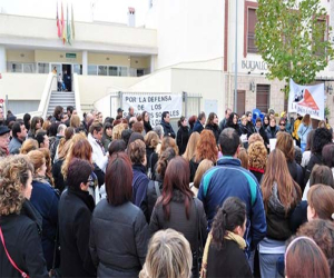Los alcaldes socialistas de las comarcas de Alhama y Loja se manifiestan contra los despidos en Servicios Sociales