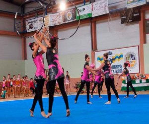 La gimnasia rítmica alhameña triunfa en Villanueva Mesía
