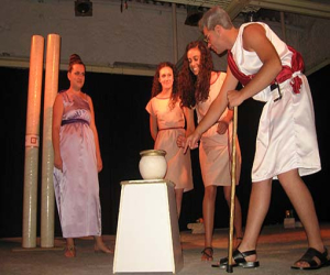 El grupo de teatro del IES representó "Un viejo jameño escarmentado por sus amoríos'