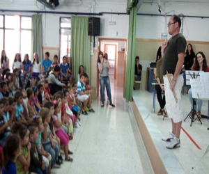 La escuela de música realizó la reunión de inscripciones y un concierto didáctico en los colegios