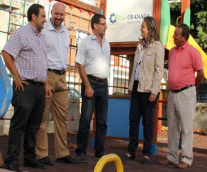 Las obras del PFEA habilitan un parque infantil en Zafarraya que ve remodelado también el paseo que conecta con Ventas de Zafarraya