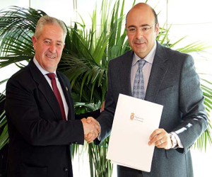 La Diputación firma un convenio con el Ayuntamiento de Alhama que dejará inversiones por un millón de euros en la comarca