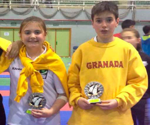 Aida Calderón y Silverio Gálvez, de 10 y 11 años respectivamente, obtienen dos terceros puestos en el campeonato infantil de karate de Andalucía