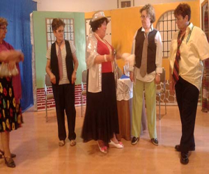 El grupo de teatro del Centro de Mayores de Alhama representa la obra "Anacleto se divorcia"