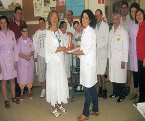 Lupita Charlone dona una de sus esculturas al Centro Ocupacional el Lucero