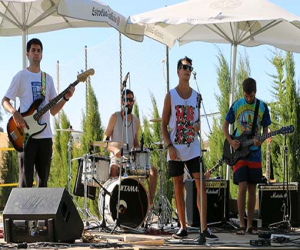 'Derty Dayana' abrió las actuaciones musicales del fin de semana en la piscina municipal