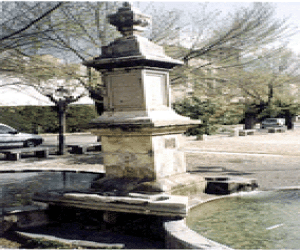 Pila de la Carrera y el rincón de la Cruz de los Caídos