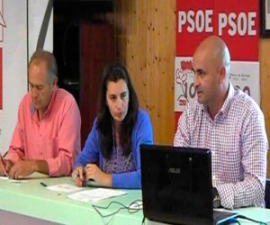 El PSOE informa a los vecinos del arreglo de las calles y exige al PP que rectifique