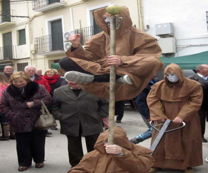 El pregón y la reaparición de la murga de la Cueva marcaron el primer día del Carnaval 2015