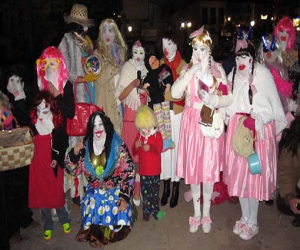 El concurso de máscaras tradicionales alhameñas nos regala un sábado-noche de carnaval
