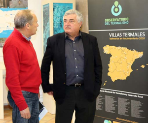 El delegado de Turismo y Fomento visita la asociación Termalismo de Andalucía