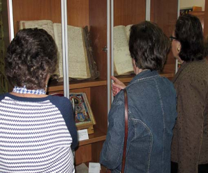 El Día del Libro en la biblioteca de Alhama fue un encuentro con la historia