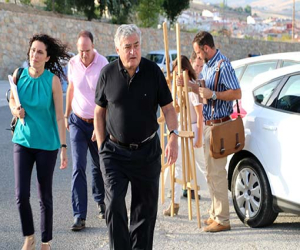 El delegado de Fomento confirma a la Plataforma la solución del puente de Santa Cruz y la terminación de la carretera para antes de fin del año 2015