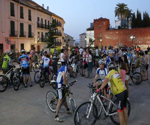 La primera ruta nocturna BTT Alhamabike, tuvo buena participación