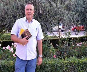 Salvador Raya Retamero presenta dos nuevos libros este sábado