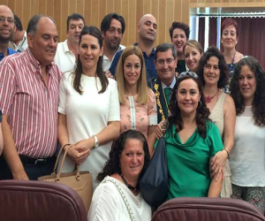 Los alcaldes y cargos socialistas de la Comarca asisten a la toma de posesión del nuevo presidente de la Diputación