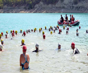 Paula Ruiz y Alberto Esquitino se llevan el triunfo en la V travesía a nado de los Bermejales