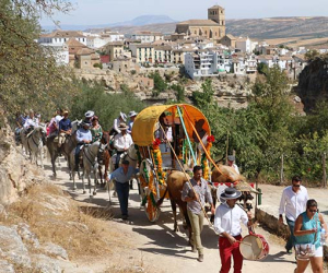 Diecinueve carrozas y 40 caballistas animaron la Romería del Vino 2015 de Alhama