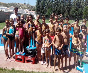 La piscina de Fornes finaliza su temporada estival con diversiones infantiles