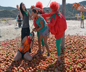Primera 'Gazpachina' comarcal de Arenas del Rey, en busca del éxito de la Tomatina