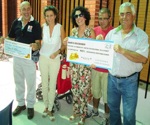 El centro ocupacional “El Lucero” recibe la aportación solidaria del Club Senderista Navachica de Jayena