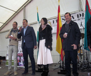 IV Fiesta del Vino: Carolina Martín pasó la bota a José Ramón Sandoval