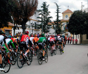 El pelotón de la Vuelta a Andalucía recorre varios municipios de la comarca