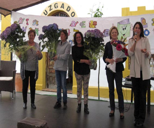 Los niños de Santa Cruz del Comercio disfrutaron el día del libro con Loli Falcón