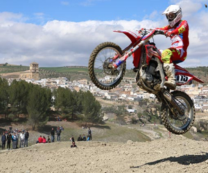 El pequeño Roberto Romero triunfa en el Motocross de Alhama