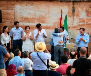 La tapia del cementerio de Granada vivió un “homenaje reivindicativo” en el 80 aniversario del 18 de julio