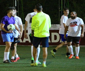 Alhama Leeds muere de pie