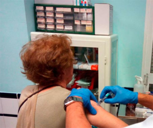 Los centros de salud de Granada han iniciado ya la vacunación frente a la gripe para proteger a la población de riesgo