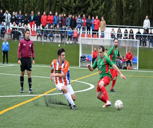 Derbi descafeinado gracias al trío arbitral