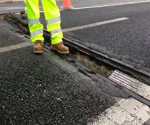 Cortado al tráfico un carril a la altura de Santa Fe de la A-92G tras detectarse un resalto en la estructura del puente de Los Vados