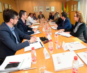 La UGR y Diputación darán apoyo a 300 menores y a 188 trabajadores del campo que el gobierno ha dejado sin derecho a trabajar