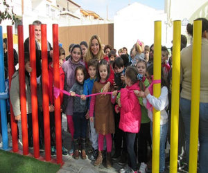 Jayena estrenó su nuevo parque infantil accesible en la Plaza Mediterráneo