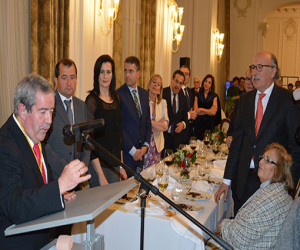 Andrés García Maldonado recibió el afecto de sus amigos y compañeros en un homenaje con el "todo Málaga" presente